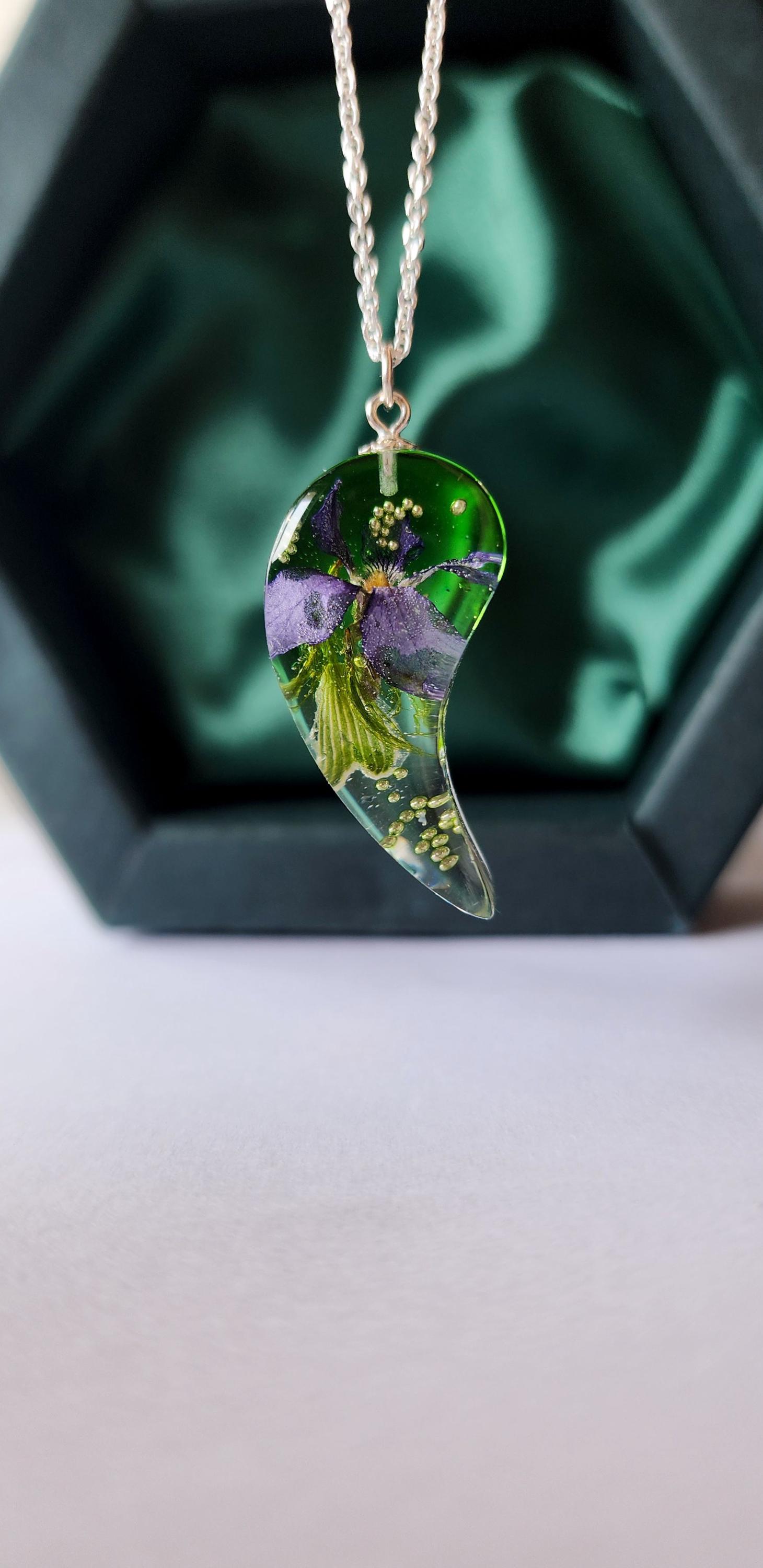 レジンハンドメイドネックレス❁⃘*.゜ビオラ ハンドメイドスターリングシルバービオラフラワーレジンネックレス