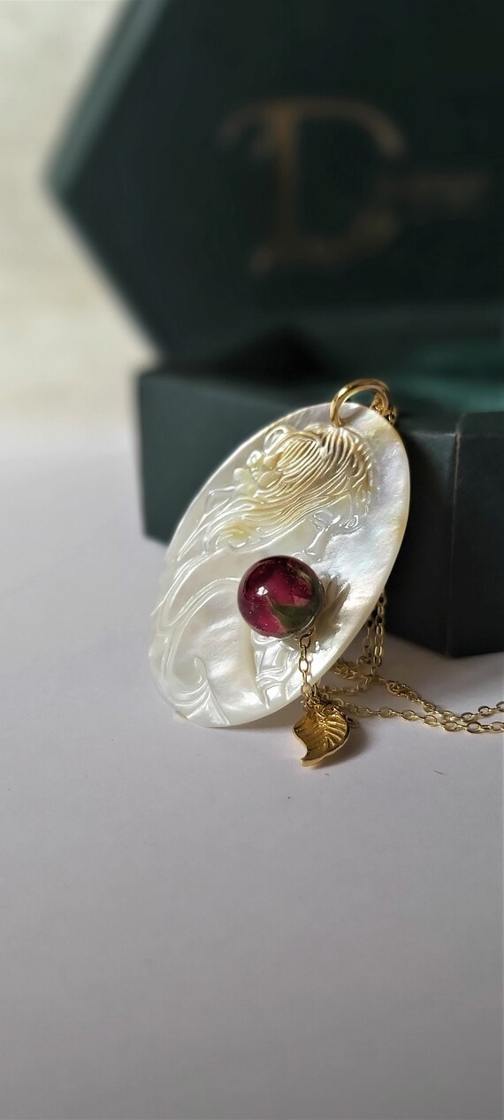 Collier demi lune nacre pour femme | CL