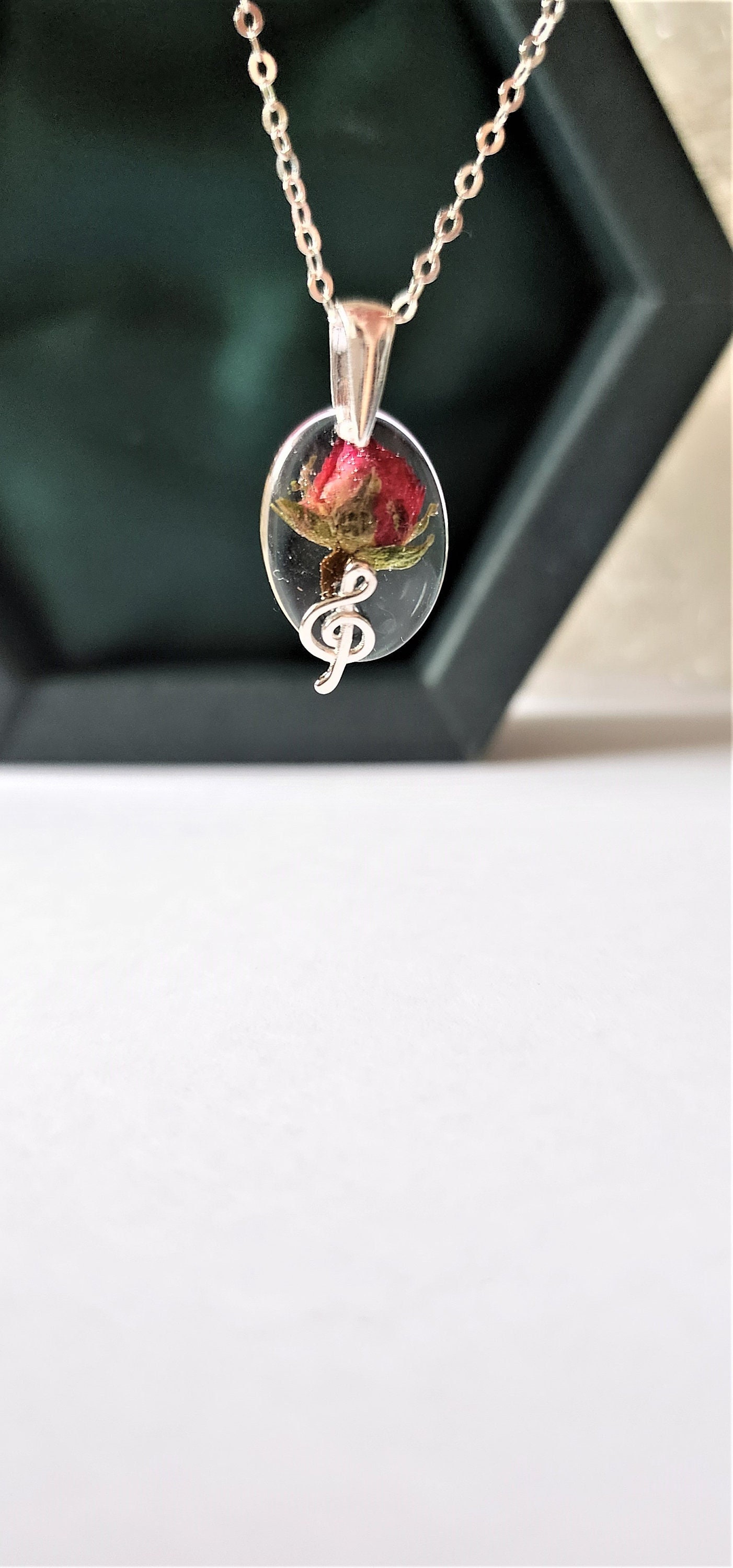 Nessun Prezzo Di Riserva - Ciondolo Con Intaglio A Forma Di Fiore Di Lapislazzuli Cristallo 22 G