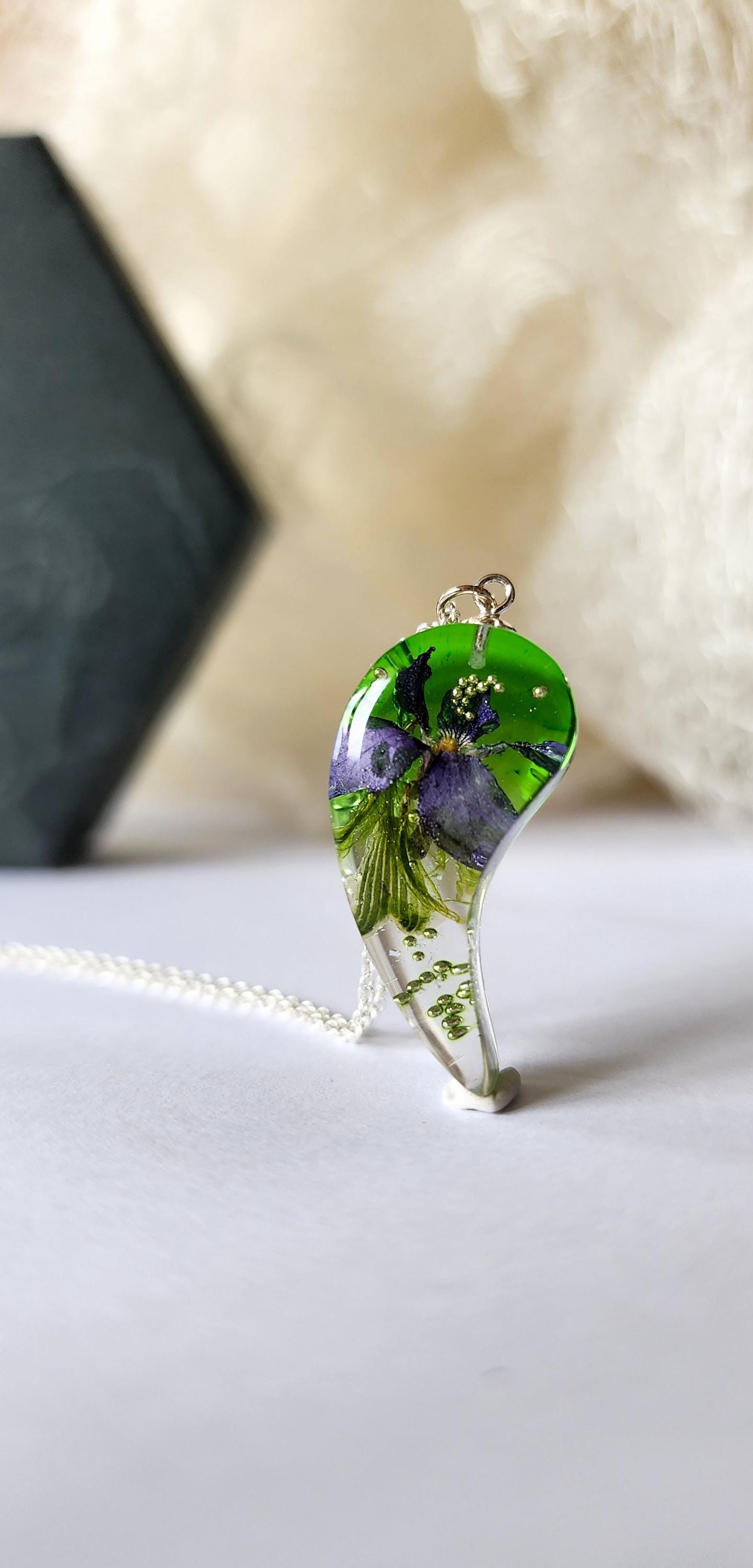 ハンドメイドスターリングシルバービオラフラワーレジンネックレス