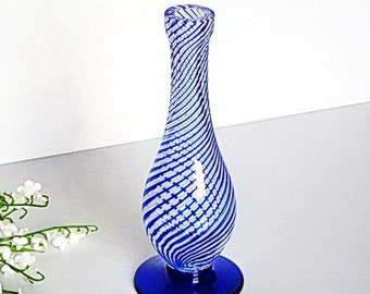 Vase, Fadenglas-Vase mit blau/weißen Spiralen, mundgeblasen