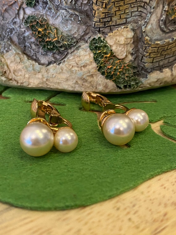 Medici Double Pearl 1970s Clip-on Earrings, Brida… - image 2