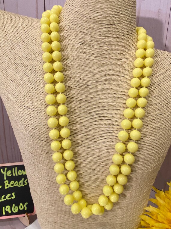 1960s Neon Yellow Lucite Long Beaded Necklace, Pas