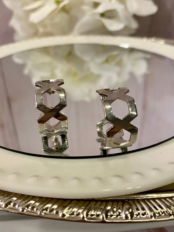 1960s Carved Monet Silver Hoop Geometric Earrings… - image 2
