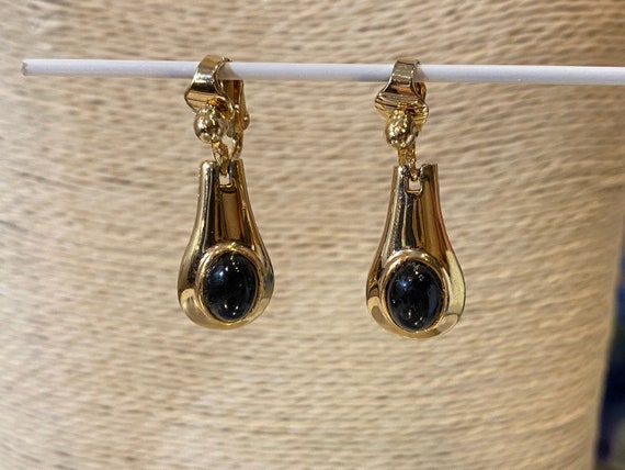 1950s Black Cabochon Enamel Gold Teardrop Clip-On… - image 1