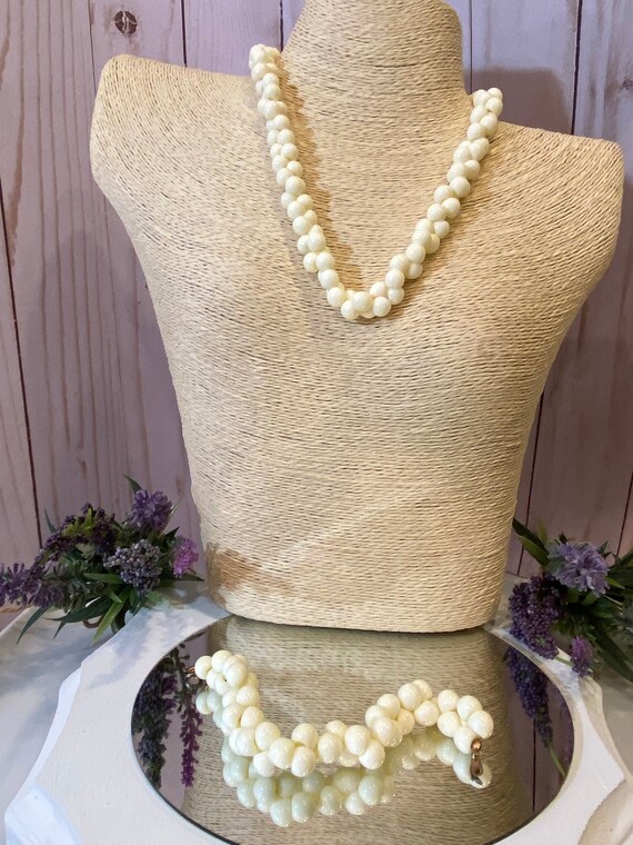 1960s White Bubbles Necklace and Bracelet Jewelry 