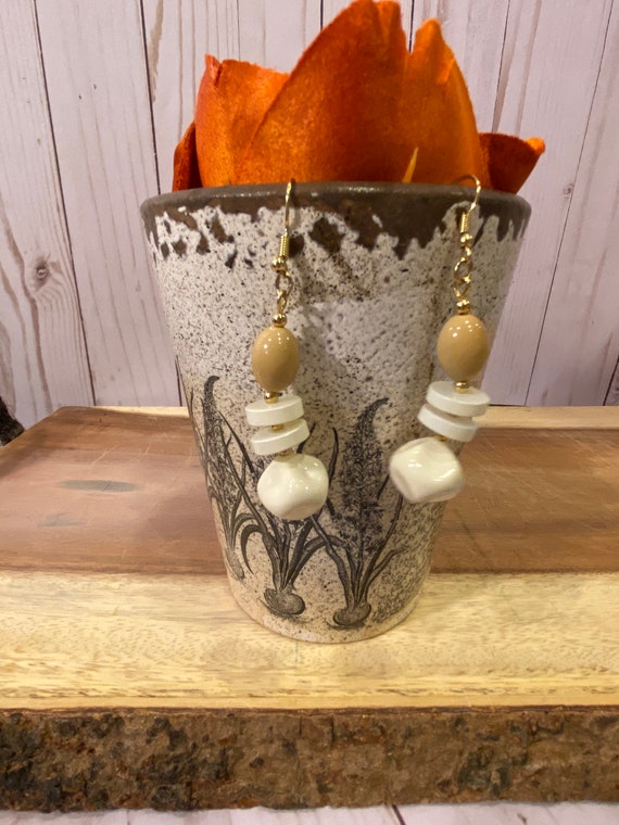 Tan, White and Cream Lucite Fishhook Earrings, NO… - image 3