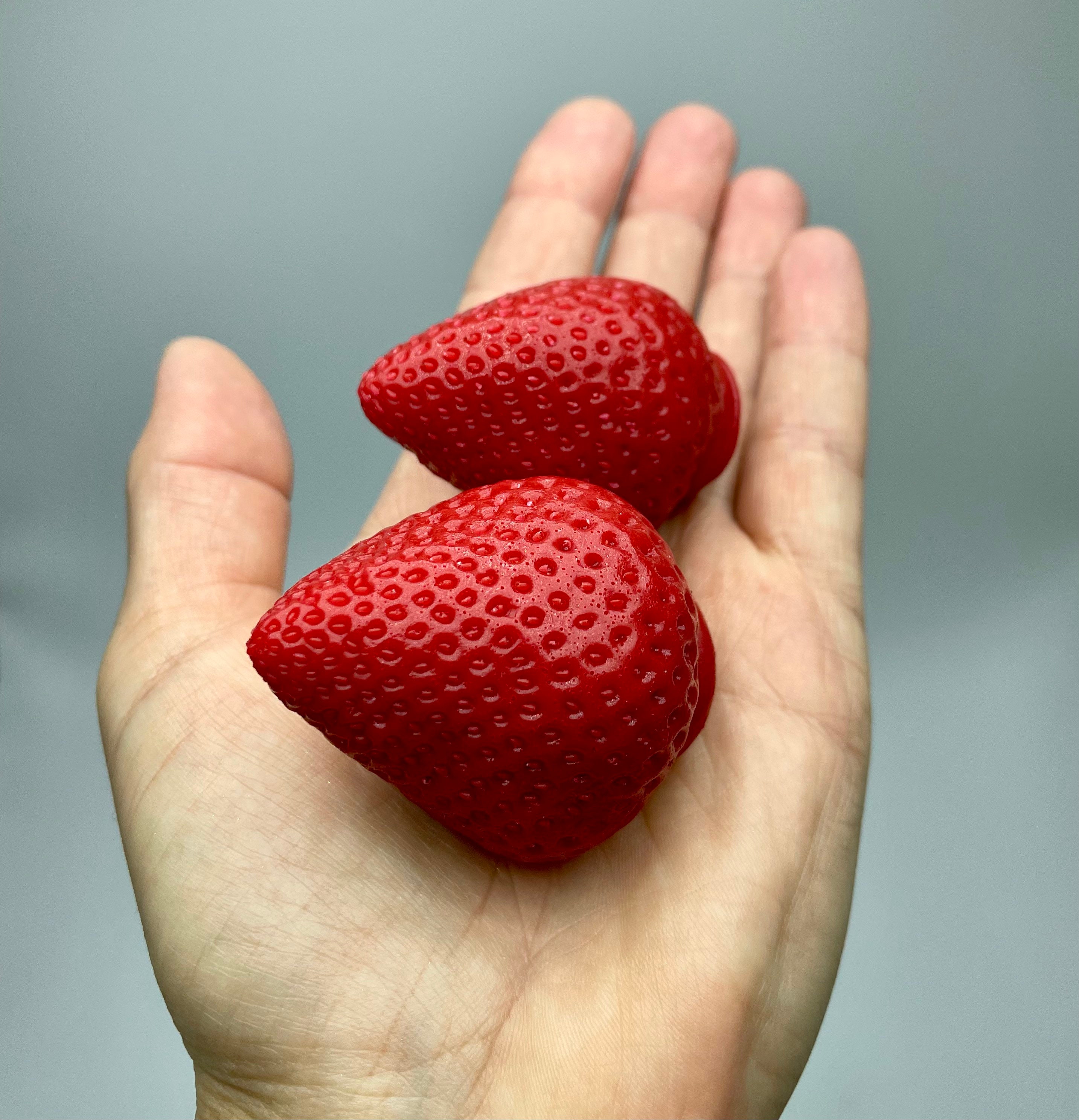 How to create realistic strawberries with a silicone mold 