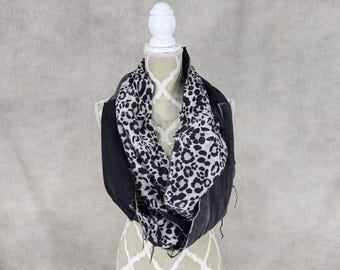 Bufanda infinita reversible reciclada de mezclilla y estampado animal