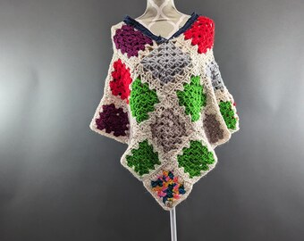 Gestrickter Oma Square Poncho - S/M