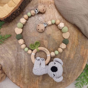 Cadena para cochecito "Koala de ganchillo"