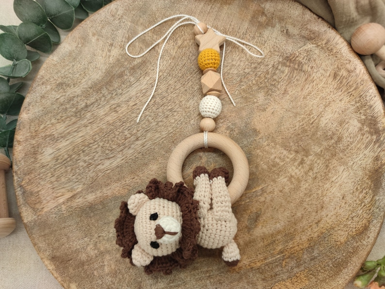 Maxi-Cosi / baby seat pendant lion crocheted image 4