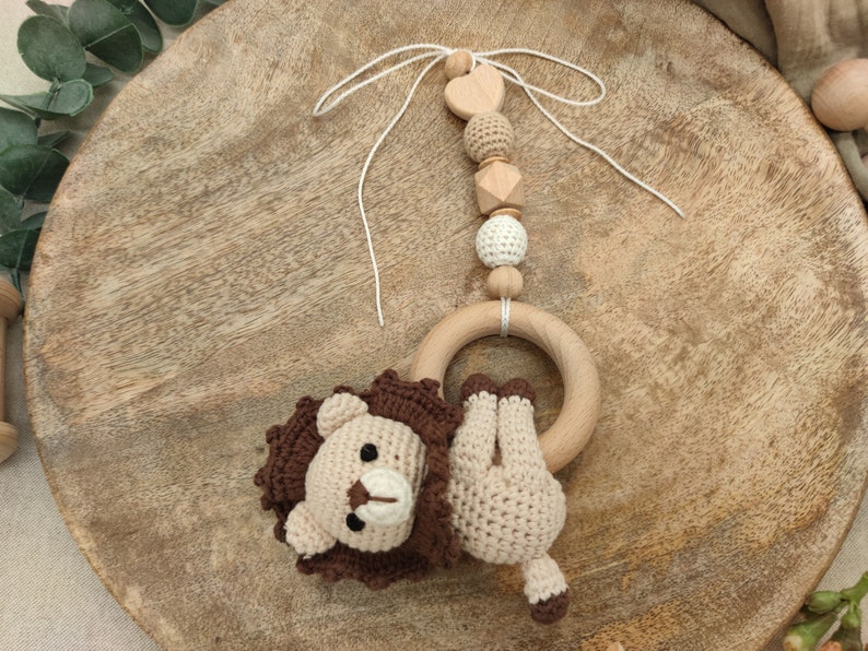 Maxi-Cosi / baby seat pendant lion crocheted image 2