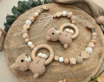 Chaîne de poussette coffret cadeau | Pendentif siège bébé "Ours au crochet"