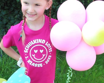 Schulkind T-Shirt Smiley - Schulkind T-Shirt mit Namen - Einschulungsshirt- T-Shirt Einschulung mit Namen & Smiley