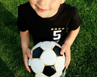 Geburtstagsshirt 5 Jahre Jungen Fußball Shirt Fußball Trikot Geburtstagsshirt mit Namen & Zahl Fußball T-Shirt für Kinder von 1- 10 Jahren