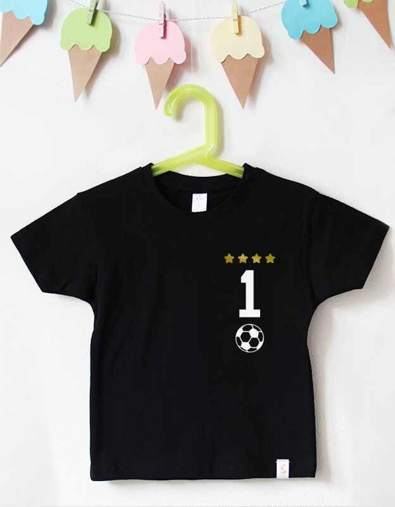 Geburtstagsshirt Fußball Kindershirt 1-9 Jahre schwarz | Vorderansicht