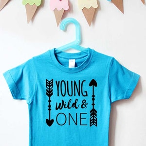 Geburtstagsshirt Kind | young wild one Junge | Kindergeburtstag T-Shirt türkis