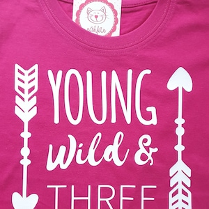 Geburtstagsshirt Kind | young wild three Mädchen | Kindergeburtstag T-Shirt pink