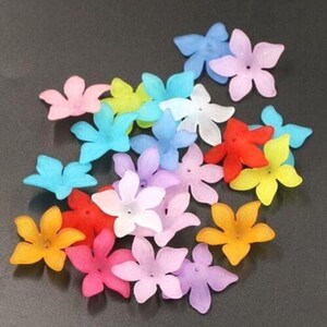 50 / 100 Colorful acrylic beads in flower shape 29 mm - ideal for creative jewelry projects such as making angel hair accessories