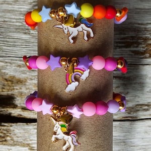 Braccialetto unicorno per bambini, diversi colori, nome desiderato braccialetto portafortuna personalizzabile, bomboniera compleanno