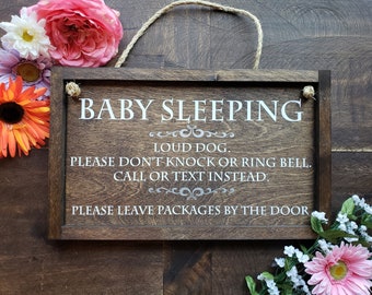 Plaque de porte d'entrée bébé endormi | Accroche-porte personnalisé pour porte d'entrée | Signe chien bruyant | Panneau "Ne pas déranger" | Cadeau baby shower | Cadeau pour les nouveaux parents