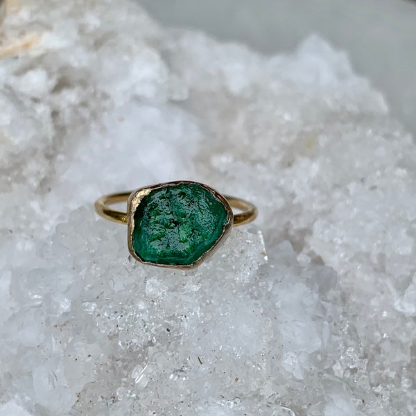 14k Gold Raw Emerald Ring| Alternative Engagement Ring| Boho Engagement Ring| Birthstone Ring| Raw Stone Engagement Ring