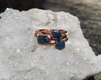 Dainty sapphire stacking rings| birthstone ring| raw sapphire ring| boho ring