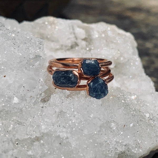 Dainty sapphire stacking rings| birthstone ring| raw sapphire ring| boho ring