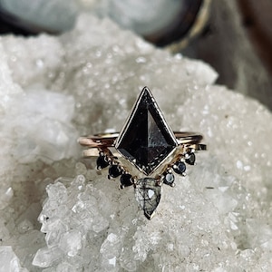 Large Black Diamond Engagement Rings| Geometric Bridal Set| Kite Diamond Rings| Alternative Engagement Rings| Salt And Pepper Diamond Rings