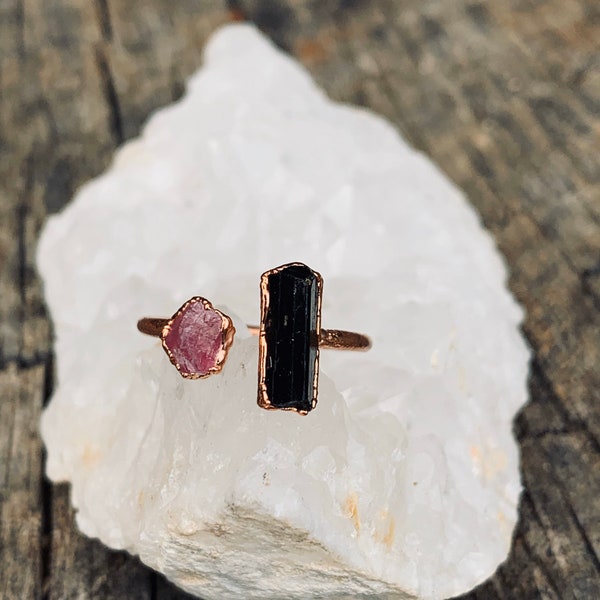 Anillo de turmalina/ anillo de protección de turmalina negra/ anillo de turmalina rosa/ anillos de piedra cruda/ anillos boho/ piedras de protección