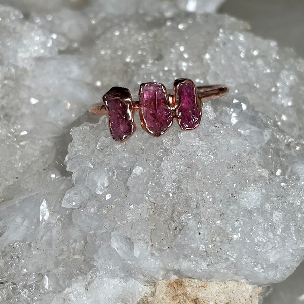 Pink tourmaline ring| dainty multi stone ring| birthstone ring| unique engagement ring| raw stone rings