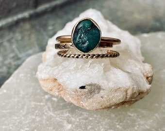 14k Gold Raw Emerald Rings| Alternative Engagement Ring| Boho Engagement Ring| Birthstone Ring| Raw Stone Engagement Ring| Raw Bridal Set|