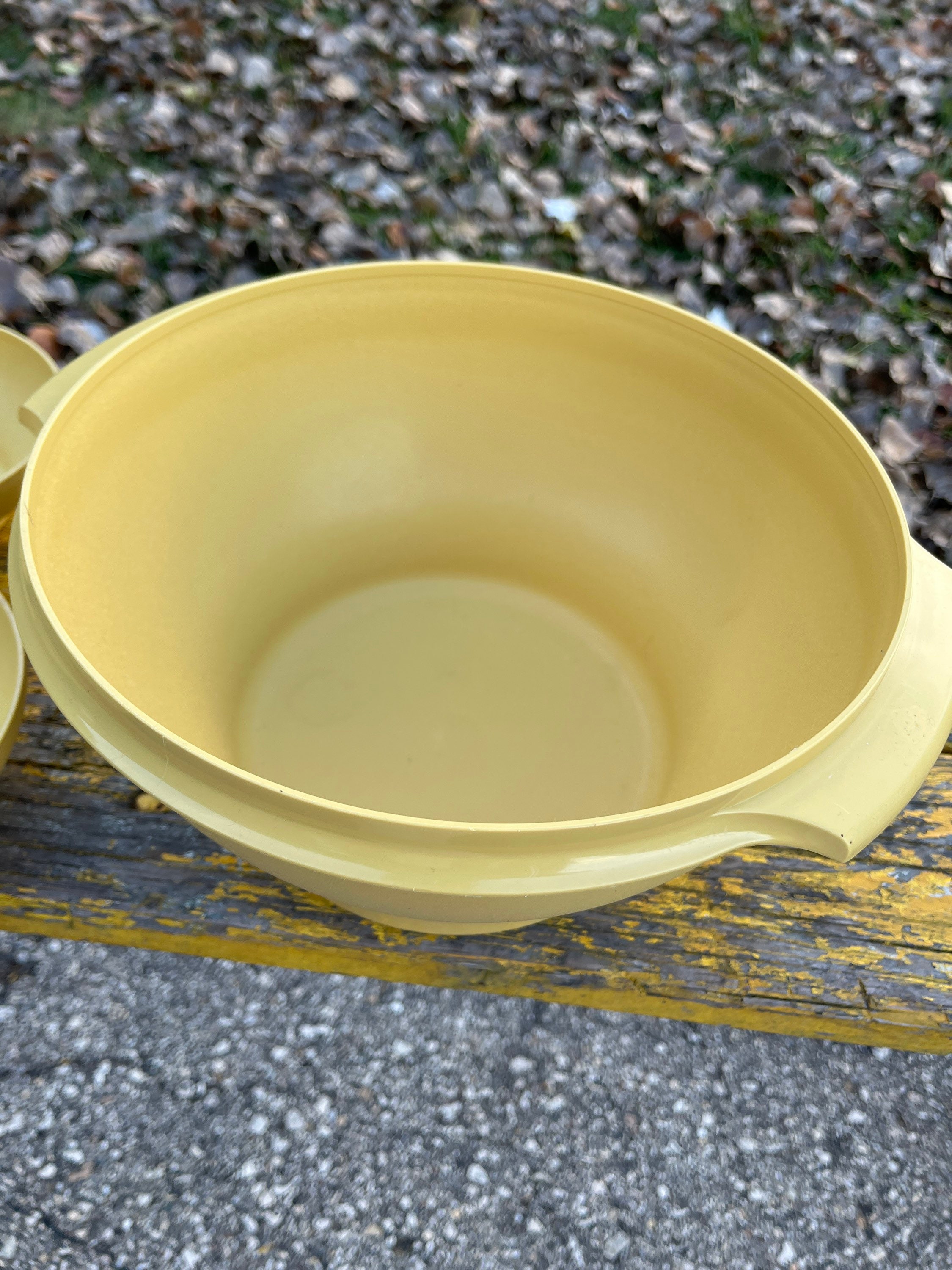 Tupperware Extra Large Bowl Salad Bowl With Lid 880-4 and Set of 5 Matching  Bowls Vintage Harvest Gold Starburst Lid 