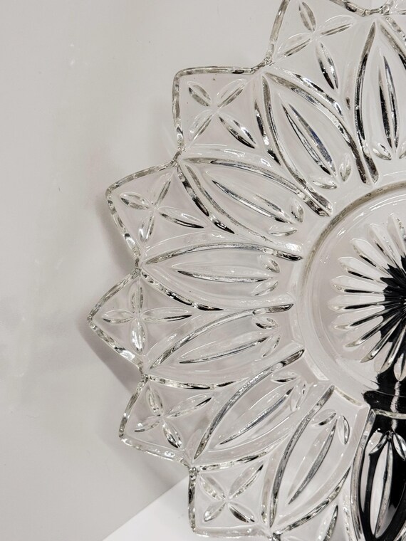 ヴィンテージ フェデラル ガラス ペタル プレート：16 ポイント