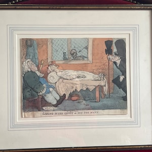 Op de afbeelding: Een zwart-witte handgekleurde ets die een man in bed toont met een skelet dat door het raam kijkt. De bijschrift luidt "Giving the Ghost a One Too Many."