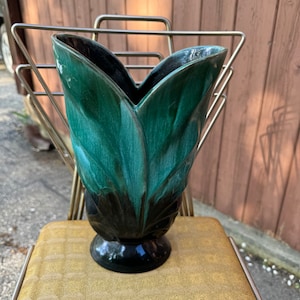 Blue Mountain Pottery BMP Übertopf Blumenvase Doppelblatt Vintage Keramikglasur MCM Retro