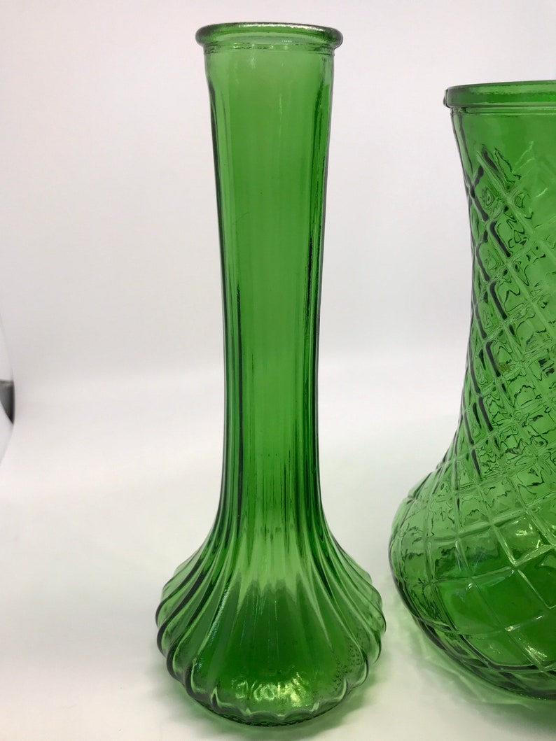 2 Vases Emerald Green Hoosier Glass Ribbed Flower Vase Vintage Etsy