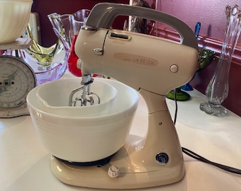 Hamilton Beach Stand Mixer Two Milk Glass Pyrex Bowls Mid Century Kitchen  Vintage Blender Mixmaster 9 Speed