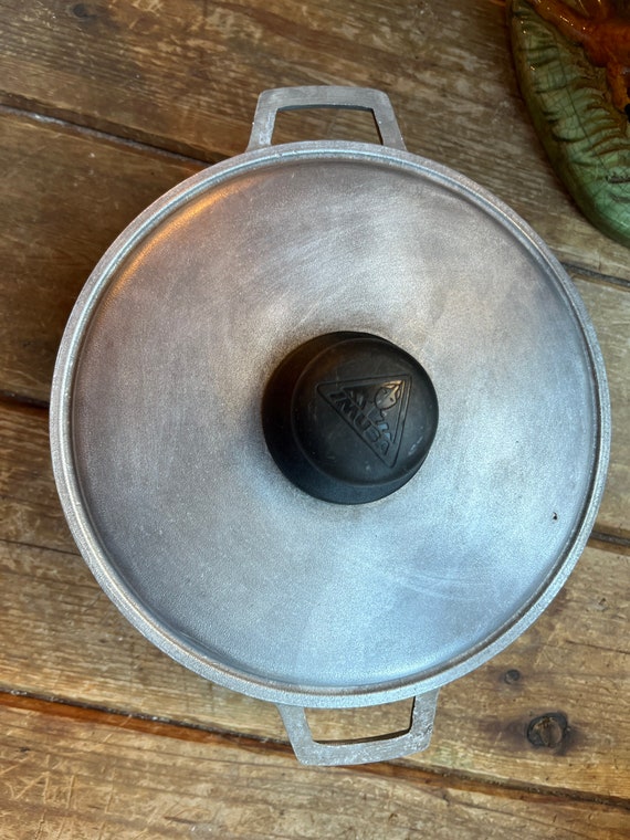Vintage Cast Aluminum 4 QT Round Dutch Oven Pot w/ LID