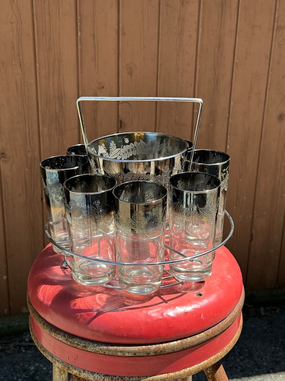 sold 1900s フランス 多数派オクトゴナル リキュールカップとトレイ Vintage Dorothy Thorpe Barware Set: Silver Fade Highball Glasses