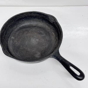 Cast Iron Pan Wagner Ware Made in USA  No. 8 Double Pour Vintage  Cooking Cookware Pre Seasoned 1960s Skillet