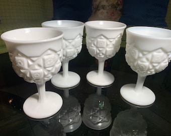 お値下げ中　ウエストモアランド　ハンドトレイ　ミルクガラス　VTG 裏に刻印有り お値下げ中 ウエストモアランド ハンドトレイ ミルクガラス VTG
