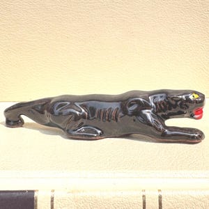 Pantera Nera in ceramica, Pantera, Metà secolo, Pantera Nera, Statua, Elegante, Anni '50, Decorazione, MCM, Figurina, Vintage, Miniatura Redware