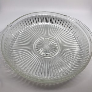 Okrągły, ciężki szklany talerz, pionowe cięcia, wirujący środek, 11 cali, ciasto / placek / tort, starodawny, żebrowany, odporny na działanie piekarnika