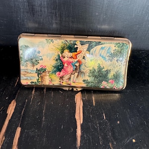 Keepsake Box Jewelry Pill Box Stratton England Courtyard Lovers Cherub  MCM gold finish vintage