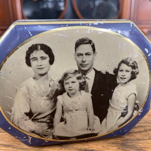 Queen Elizabeth Family King George  Margaret Children Tin Commemorative, Vintage  Collectible Mansfield
