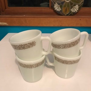 Pyrex Mugs Woodland Brown | Vintage Set of 4 Milk Glass Cups | Vintage Kitchenware | Retro Kitchen | Milk Glass Coffee Mugs | D handle