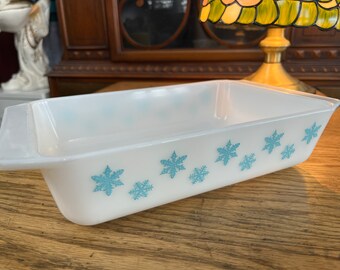 Pyrex, Snowflake,  turquoise, 575-B, 2 Quart, Rectangular, Vintage, Collectible, MCM, USA