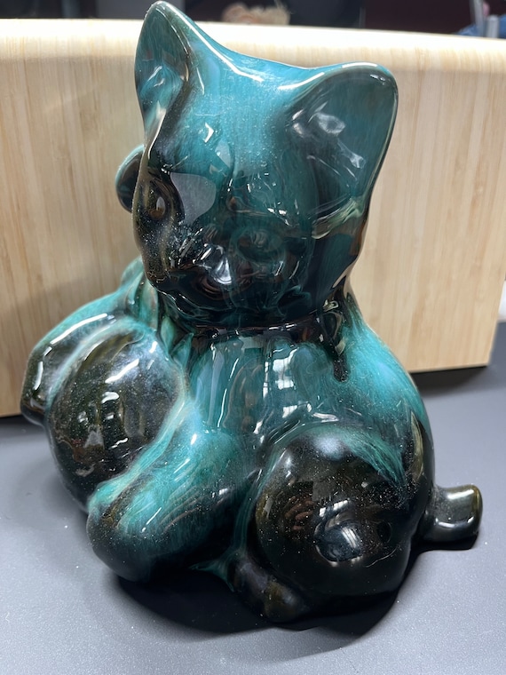 Vintage Blue Mountain Pottery Cat Figurine: Green Glaze MCM Decor
